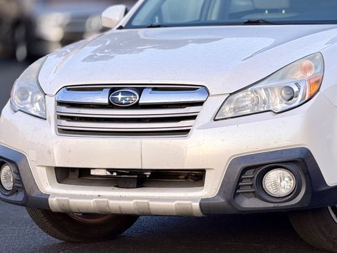 Used 2014 Subaru Outback 2.5i Limited AWD/4WD image 3