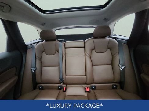 Used 2019 Volvo XC60 T6 Momentum w/ Multimedia Package image 18