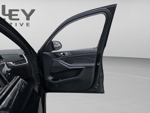 Used 2022 BMW X5 xDrive40i w/ M Sport Package image 32