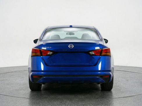 Used 2025 Nissan Altima 2.5 SV FWD image 7