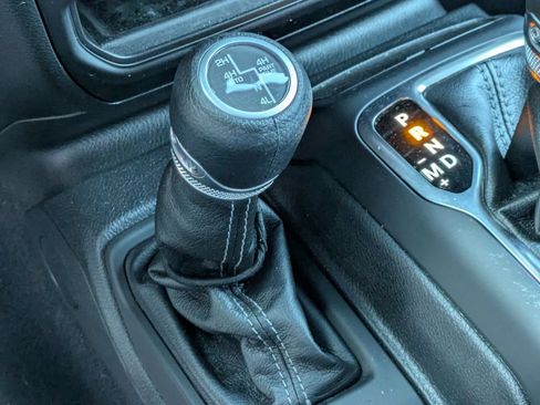 Used 2025 Jeep Wrangler Unlimited Sahara w/ Safety Group AWD/4WD image 36