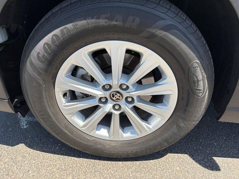 Used 2025 Toyota Grand Highlander AWD image 24