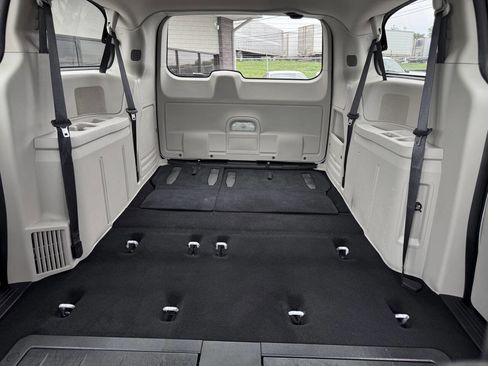 Used 2019 Dodge Grand Caravan SE w/ UConnect Hands-Free Group image 39