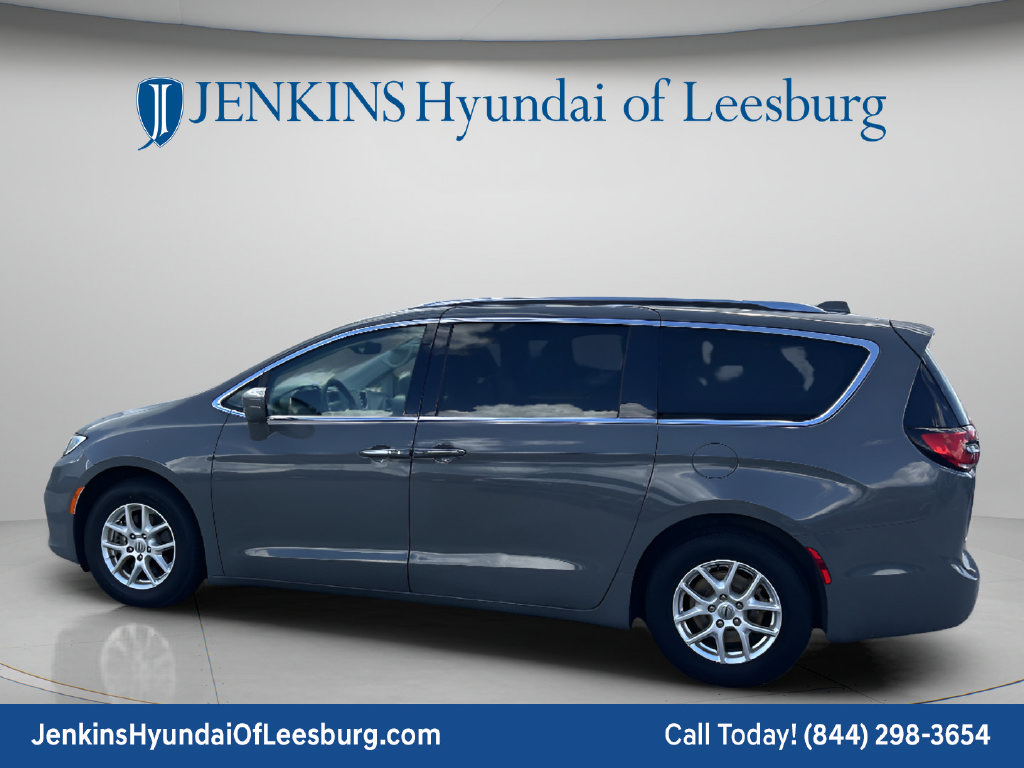 Used 2021 Chrysler Pacifica Touring-L FWD image 8