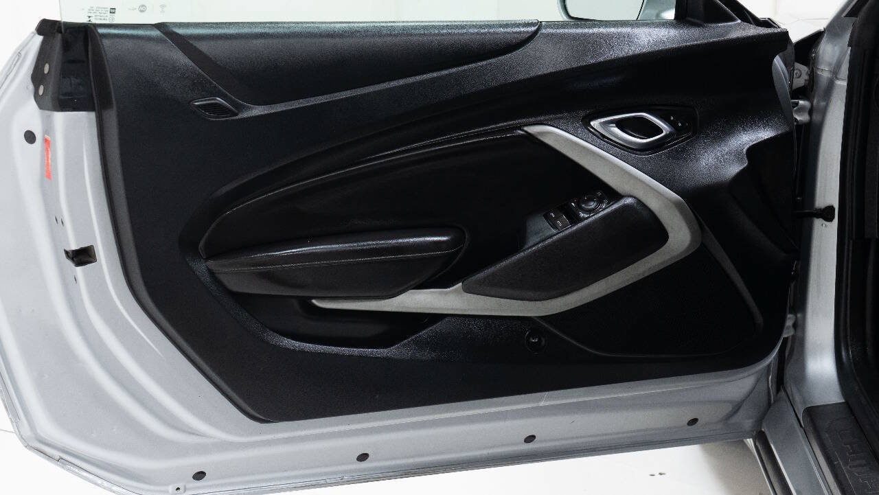 Used 2017 Chevrolet Camaro SS RWD image 21