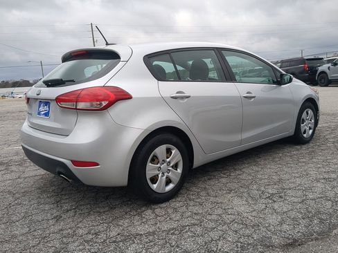 Used 2017 Kia Forte LX image 3