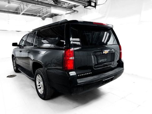 Used 2017 Chevrolet Suburban LT image 3