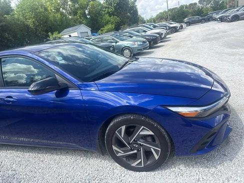 Used 2025 Hyundai Elantra Sport FWD image 4