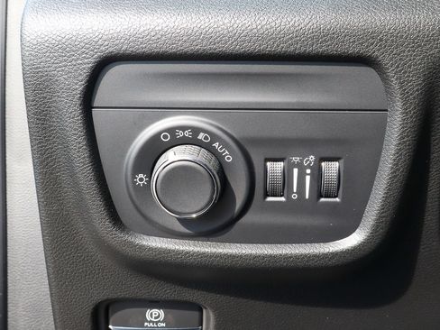 New 2025 Jeep Grand Cherokee Laredo w/ Luxury Tech Group I image 11