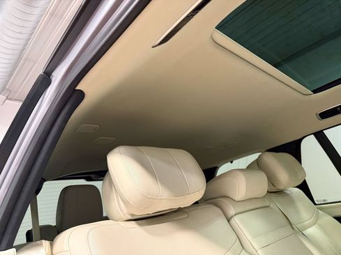 Used 2025 Land Rover Range Rover Long Wheelbase Autobiography AWD/4WD image 15