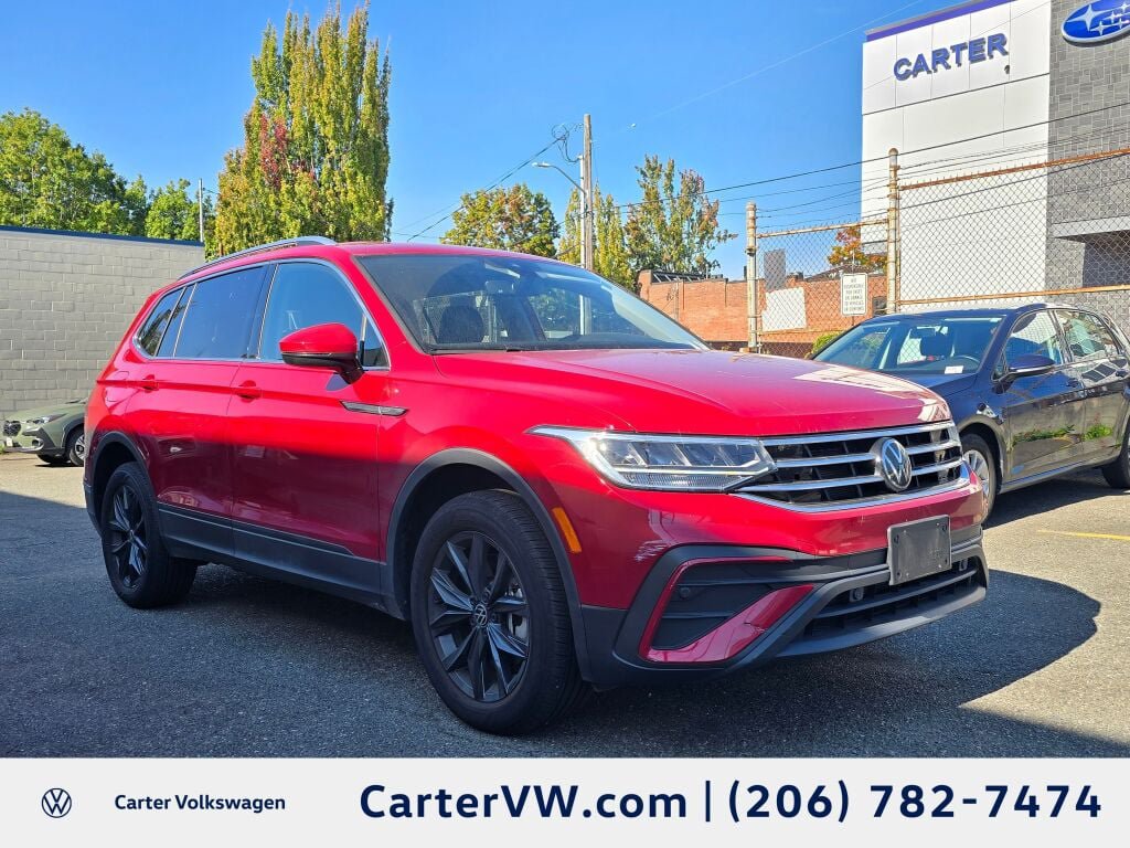 Used 2024 Volkswagen Tiguan SE AWD/4WD image 1