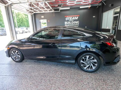 Used 2019 Honda Civic LX image 2