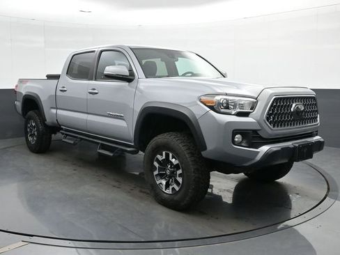 Used 2019 Toyota Tacoma TRD Off-Road image 2