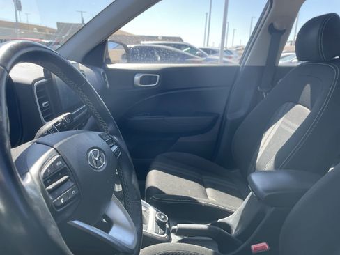 Used 2022 Hyundai Venue SEL image 6