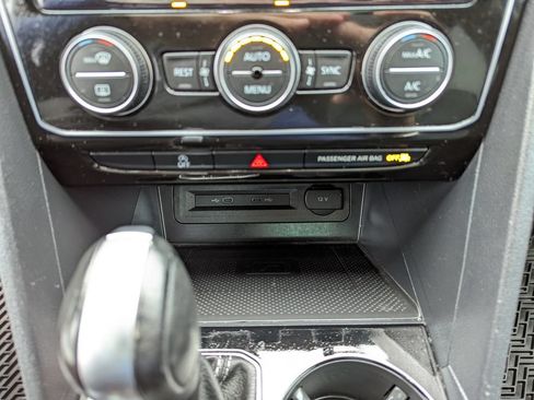 Used 2023 Volkswagen Atlas SE w/ Panoramic Sunroof Package AWD/4WD image 25