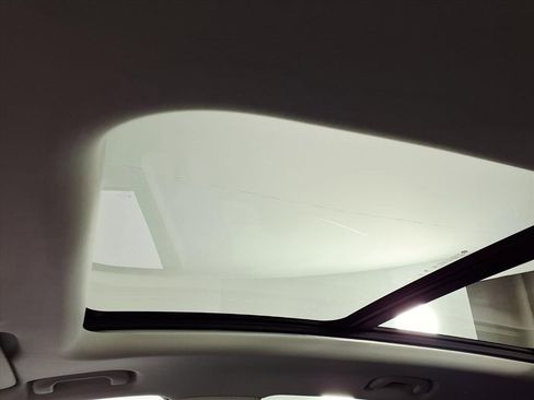 Used 2024 Buick Envision Avenir image 16