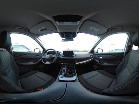 Used 2025 Nissan Rogue SV image 44