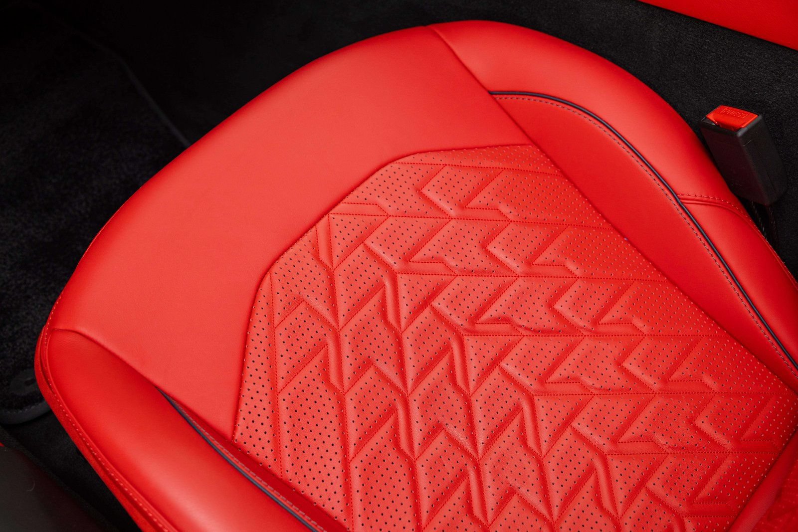 New 2026 Aston Martin Vanquish Convertible RWD image 20