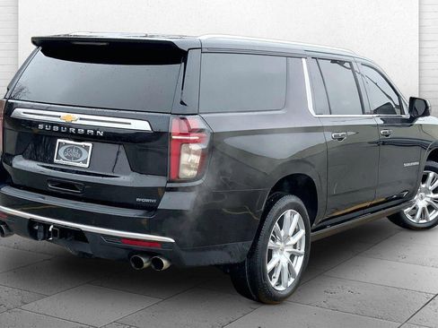 Used 2021 Chevrolet Suburban High Country image 13