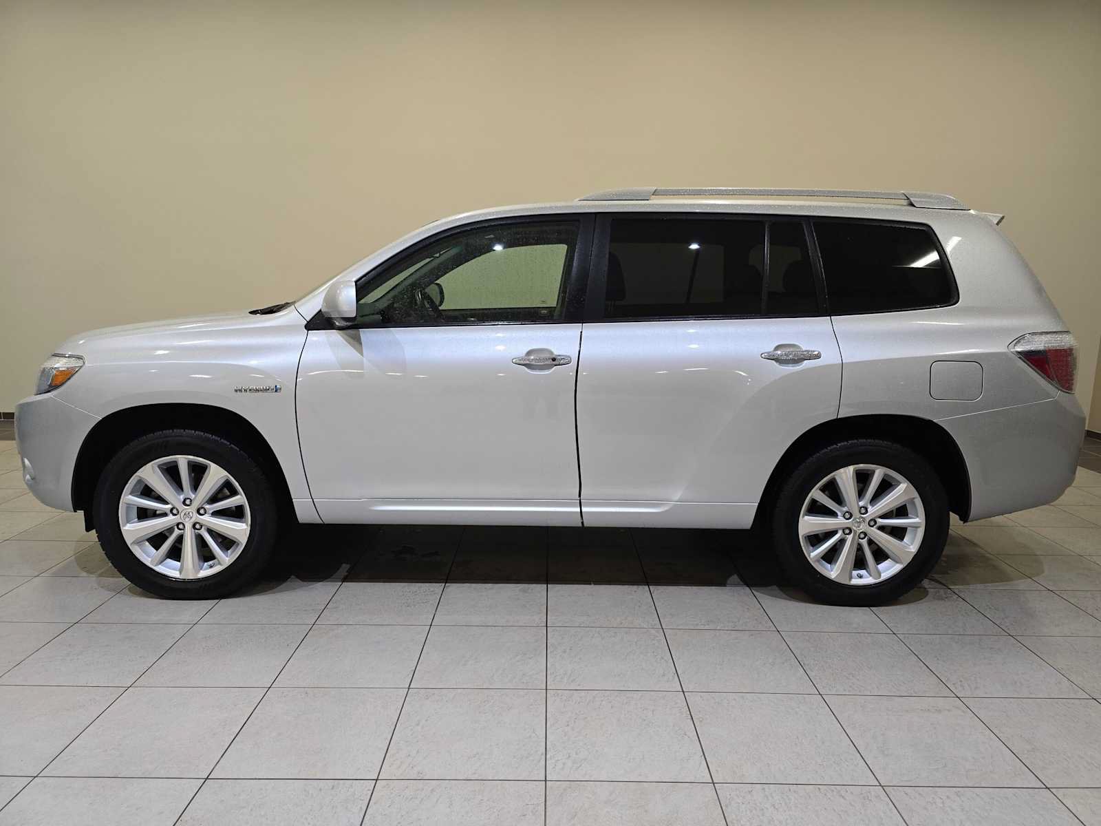 Used 2010 Toyota Highlander Limited AWD/4WD image 3