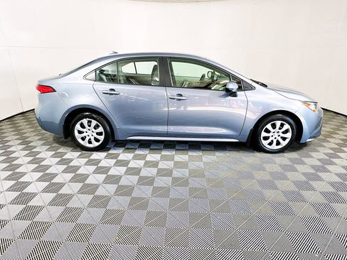 Used 2025 Toyota Corolla LE image 2