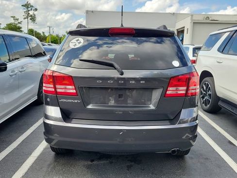 Used 2020 Dodge Journey SE FWD image 4
