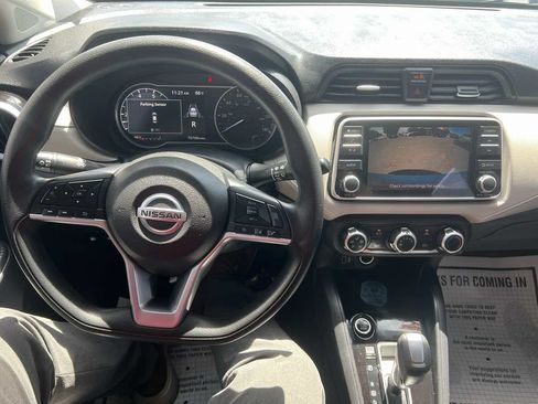 Used 2021 Nissan Versa SV FWD image 11