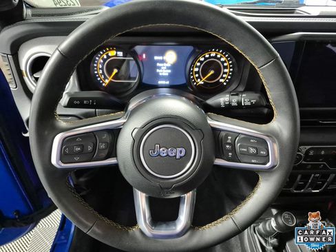 Used 2025 Jeep Wrangler Unlimited Sahara AWD/4WD image 11