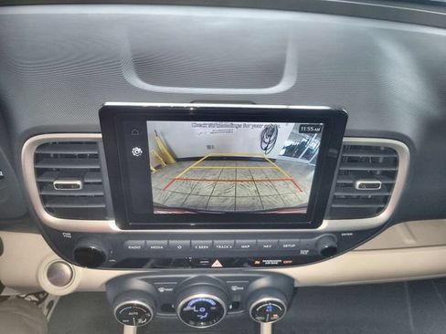 Used 2025 Hyundai Venue Limited FWD image 17