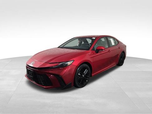 Used 2025 Toyota Camry SE FWD image 2