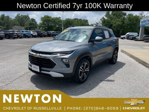 Used 2024 Chevrolet TrailBlazer LT w/ Driver Confidence Package FWD image 3