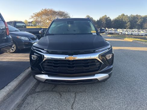 Certified 2025 Chevrolet TrailBlazer LT w/ Convenience Package image 3