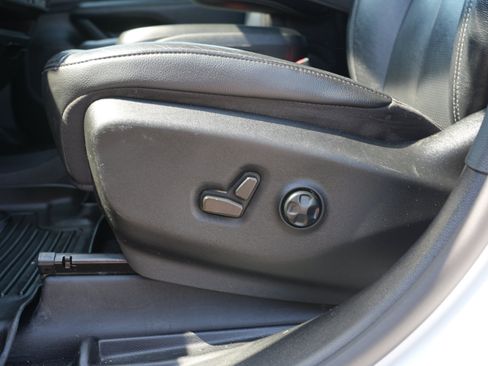 Used 2021 Chrysler Pacifica Touring-L w/ S Appearance Package FWD image 15