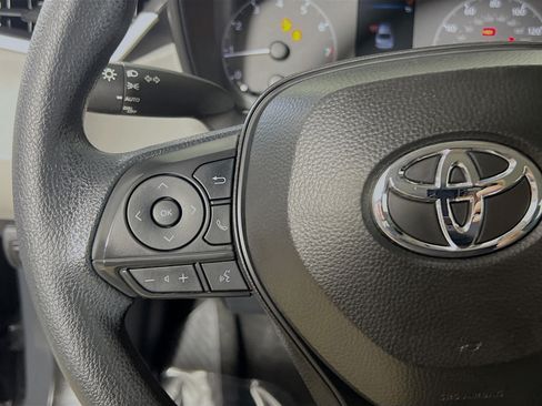 Used 2025 Toyota Corolla LE w/ LE Premium Package FWD image 19