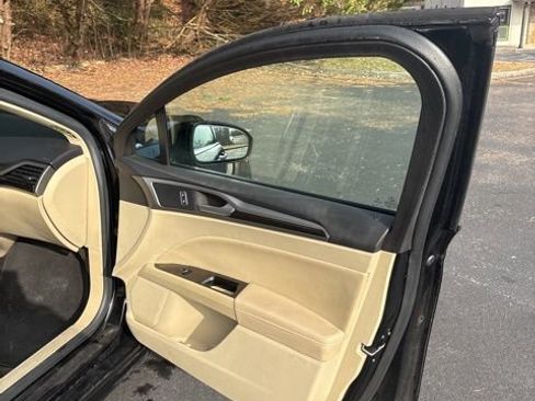 Used 2016 Ford Fusion SE w/ Equipment Group 202A image 21