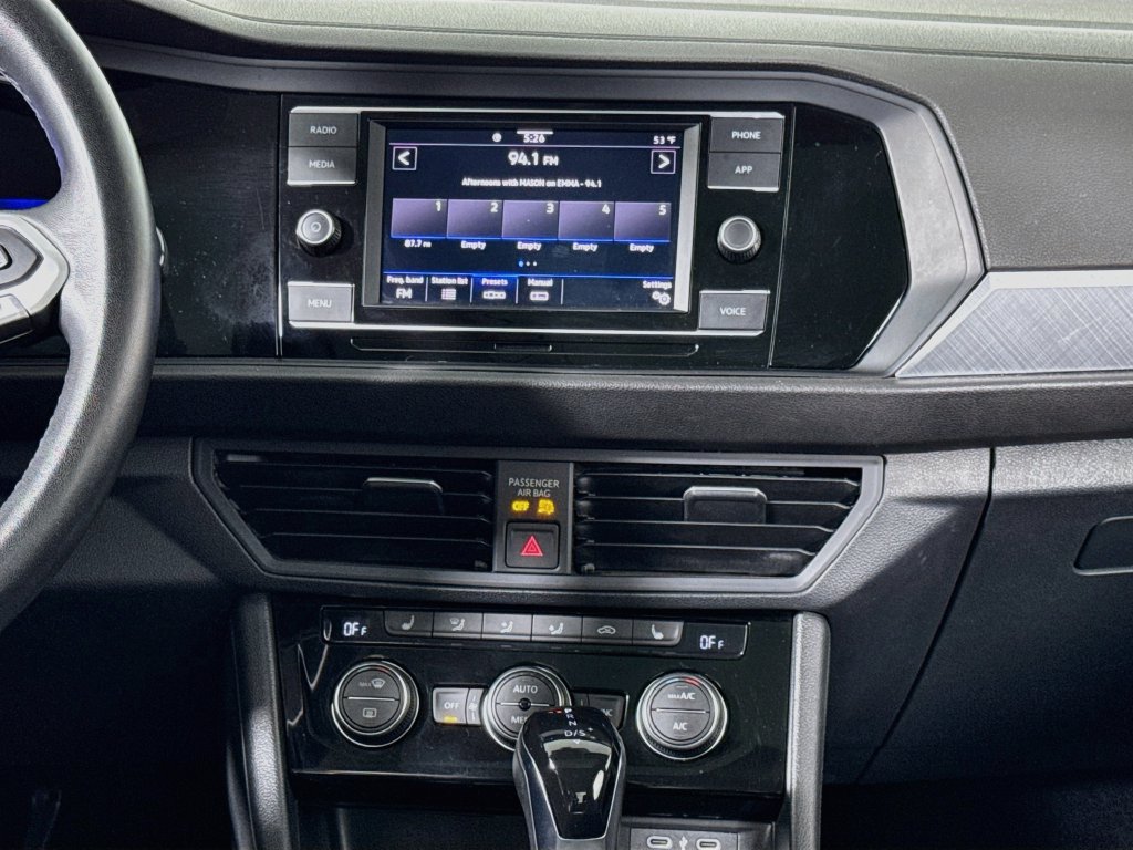 Used 2024 Volkswagen Jetta SE FWD image 13