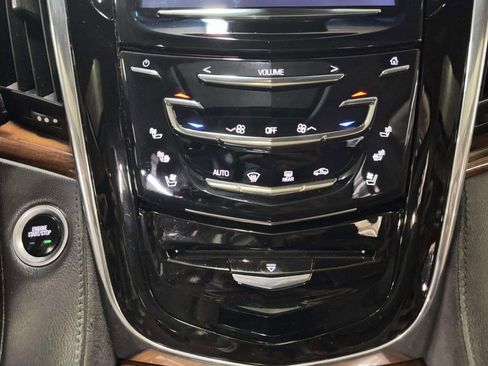 Used 2015 Cadillac Escalade Premium image 29