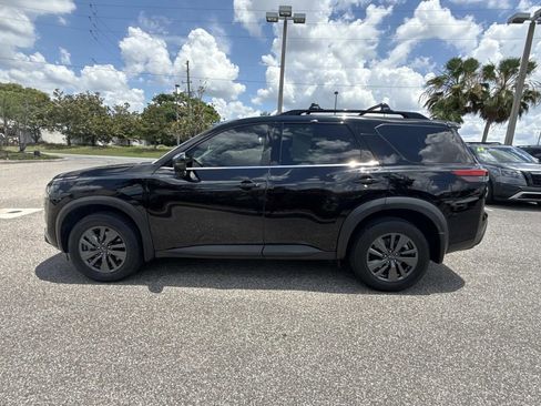 Certified 2024 Nissan Pathfinder SV w/ Black Appearance Package FWD image 7