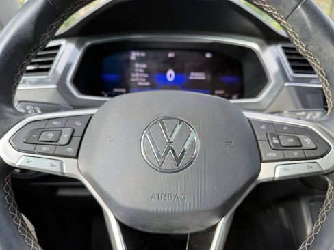 Used 2023 Volkswagen Tiguan SE w/ Panoramic Sunroof Package AWD/4WD image 20