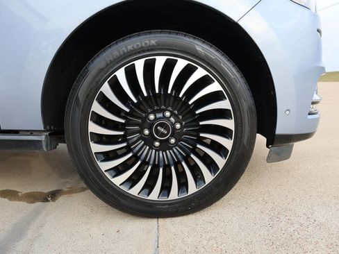 Used 2020 Lincoln Navigator L Black Label w/ Cargo Convenience Package image 22