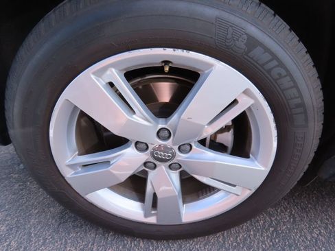 Used 2019 Audi Q5 2.0T Premium w/ Convenience Package AWD/4WD image 17