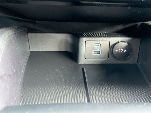 Used 2022 Ford Escape SE image 31