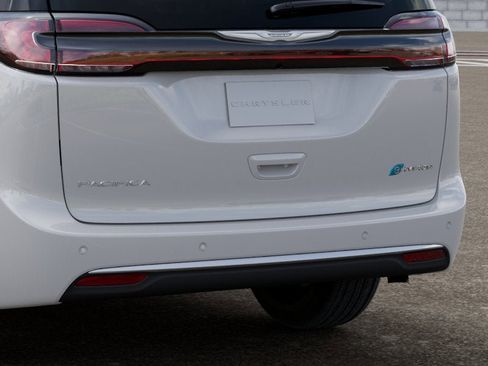 New 2025 Chrysler Pacifica Pinnacle image 39
