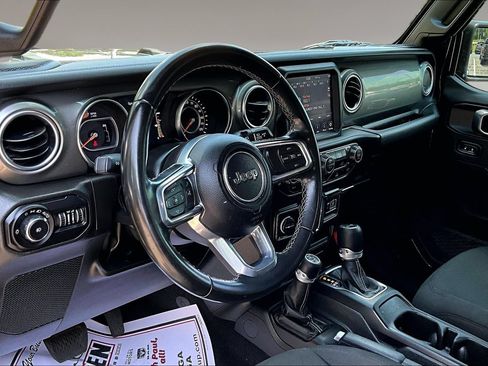 Used 2022 Jeep Wrangler Unlimited Sahara w/ LED Lighting Group AWD/4WD image 18