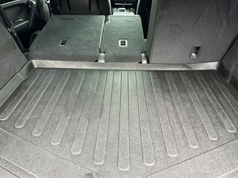 Used 2020 Audi Q5 Premium w/ Convenience Package image 14