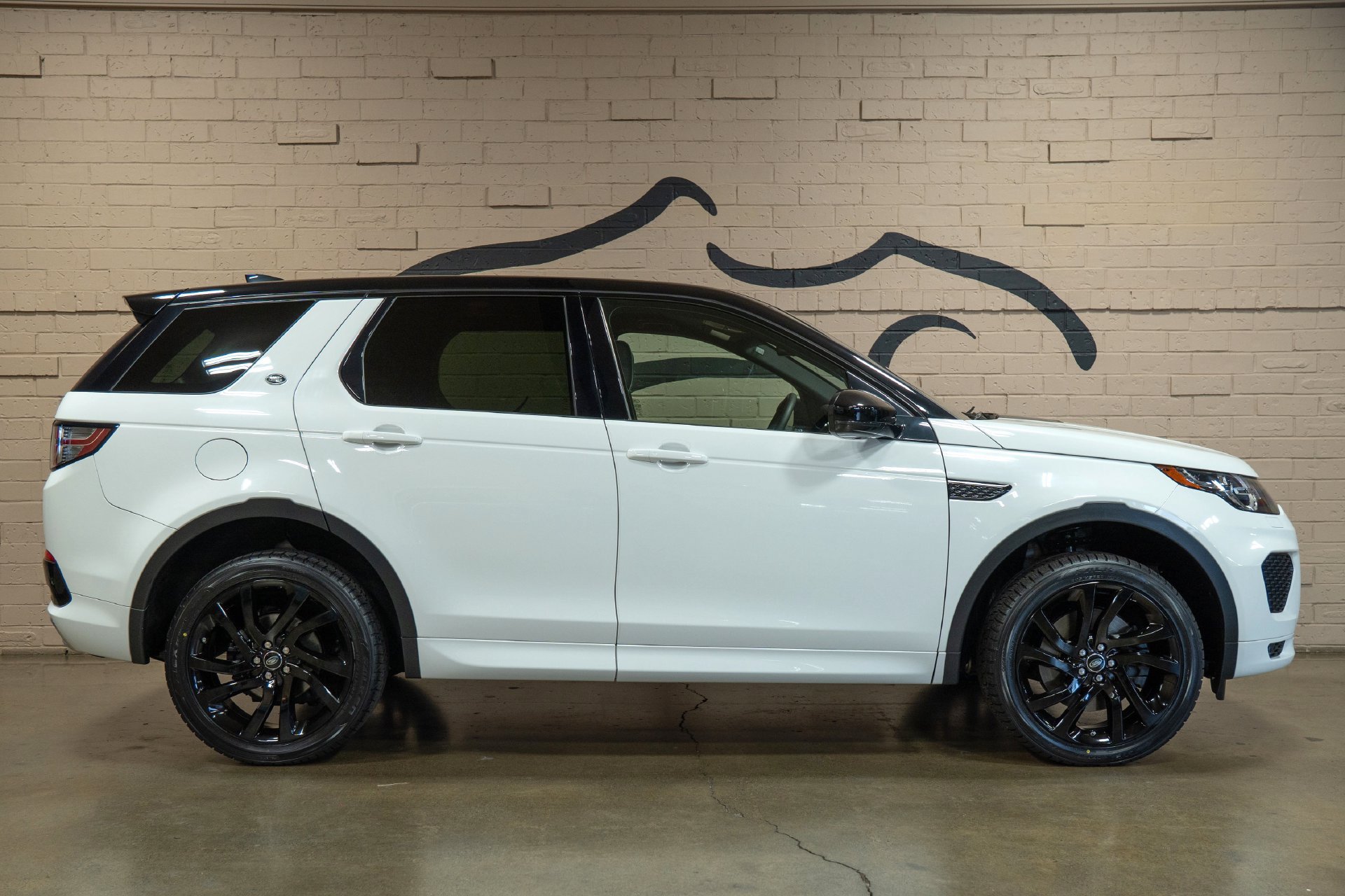 Used 2019 Land Rover Discovery Sport HSE Luxury AWD/4WD image 3