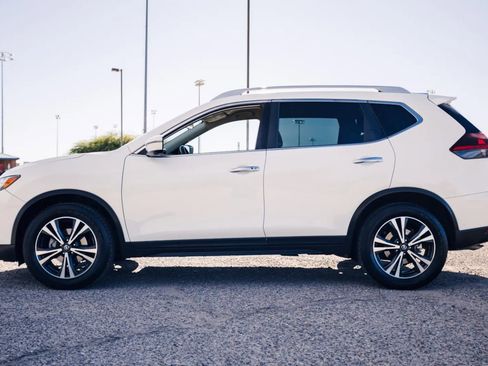 Used 2020 Nissan Rogue SV w/ Premium Package image 8