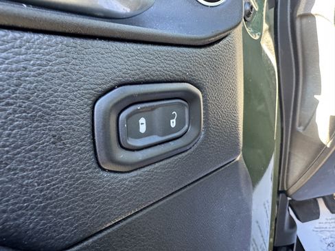 Used 2020 Jeep Wrangler Unlimited Sahara image 11