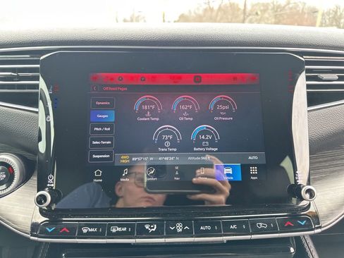 Used 2024 Jeep Wagoneer Series III image 35