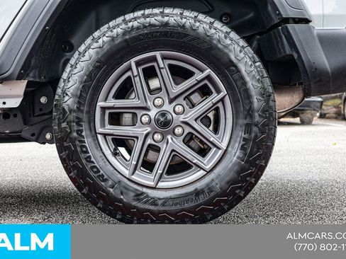 Used 2025 Jeep Wrangler Unlimited Sport AWD/4WD image 17